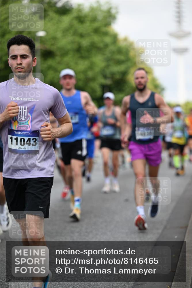29.06.2025 - hella hamburg halbmarathon Dr. Thomas Lammeyer http://msf.ph/oto/8146465 29.06.2025 10:05:38 Kennedybrücke 1464, 1526, 1653, 1722, 1724, 2091, 2167, 2490, 2591, 2806, 2957, 3039, 3425, 3663, 3976, 4322, 4370, 5602, 5603, 5675, 6087, 6281, 0000, 6302, 6921, 7189, 7223, 7287, 7658, 7846, 8030, 8191, 8392, 8578, 8632, 8822, 8926, 9230, 10074, 10281, 10301, 10576, 10915, 11043 meine-sportfotos.de