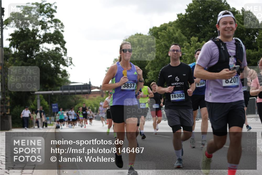 29.06.2025 - hella hamburg halbmarathon Jannik Wohlers http://msf.ph/oto/8146467 29.06.2025 10:10:56 Lombardsbrücke 1723, 3837, 5254, 8171, 8206, 8207, 8368, 9119, 10196, 10372, 11149, 11755, 12286, 13603, 14149, 15252, 15797, 15908, 16383, 17142, 17787, 18382, 19172, 19241 meine-sportfotos.de