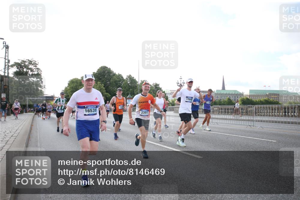 29.06.2025 - hella hamburg halbmarathon Jannik Wohlers http://msf.ph/oto/8146469 29.06.2025 09:59:13 Lombardsbrücke 1334, 1366, 1595, 1642, 1955, 2391, 2432, 2630, 3279, 3668, 4426, 4837, 5465, 6414, 6415, 8330, 8520, 8542, 8652, 8846, 8929, 9142, 9488, 9903, 9907, 9984, 10020, 10031, 10518, 11039, 11568, 11844, 12446, 12544, 12778, 12909, 12910, 12912, 13503, 13589, 13808, 13841, 14605, 14778, 14823, 14948, 15179, 15197, 15263, 15269, 15344, 15349, 15441, 15524, 15954, 16095, 16531, 16574, 16609, 16679, 17455, 17769, 17848, 17967, 18200, 18202, 18413 meine-sportfotos.de