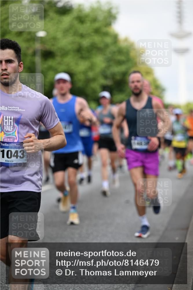 29.06.2025 - hella hamburg halbmarathon Dr. Thomas Lammeyer http://msf.ph/oto/8146479 29.06.2025 10:05:38 Kennedybrücke 1464, 1526, 1653, 1722, 1724, 2091, 2167, 2490, 2591, 2806, 2957, 3039, 3425, 3663, 3976, 4322, 4370, 5602, 5603, 5675, 6087, 6281, 0000, 6302, 6921, 7189, 7223, 7287, 7658, 7846, 8030, 8191, 8392, 8578, 8632, 8822, 8926, 9230, 10074, 10281, 10301, 10576, 10915, 11043 meine-sportfotos.de