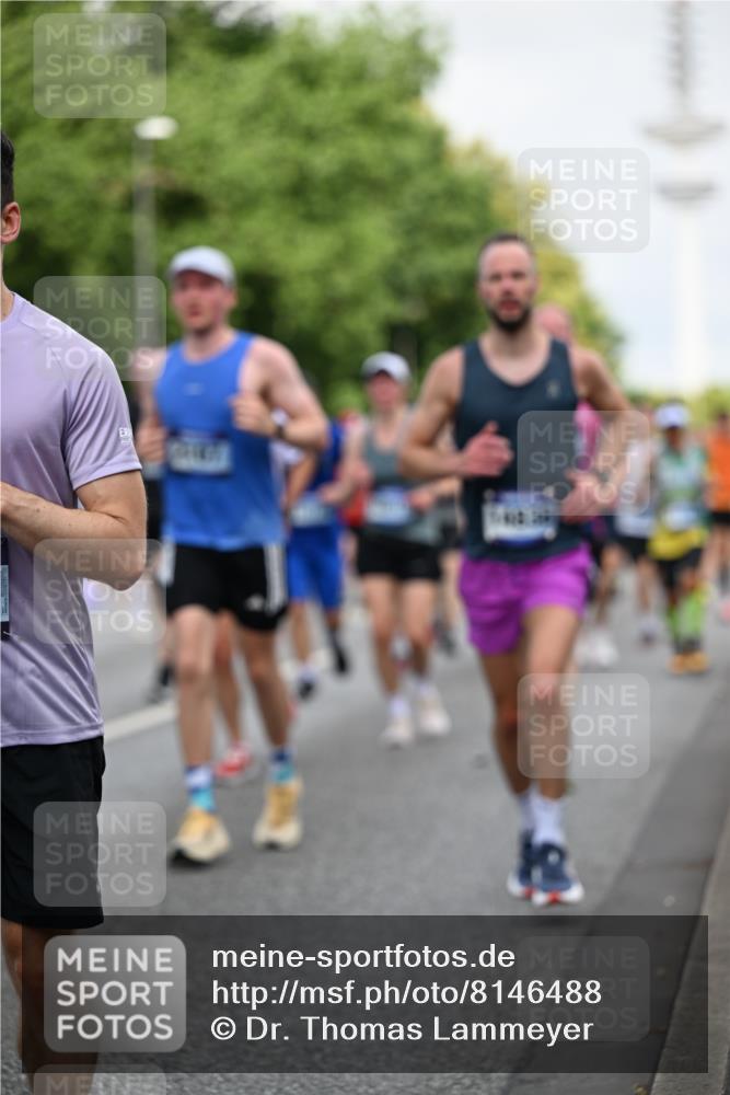 29.06.2025 - hella hamburg halbmarathon Dr. Thomas Lammeyer http://msf.ph/oto/8146488 29.06.2025 10:05:38 Kennedybrücke 1464, 1526, 1653, 1722, 1724, 2091, 2167, 2490, 2591, 2806, 2957, 3039, 3425, 3663, 3976, 4322, 4370, 5602, 5603, 5675, 6087, 6281, 0000, 6302, 6921, 7189, 7223, 7287, 7658, 7846, 8030, 8191, 8392, 8578, 8632, 8822, 8926, 9230, 10074, 10281, 10301, 10576, 10915, 11043 meine-sportfotos.de