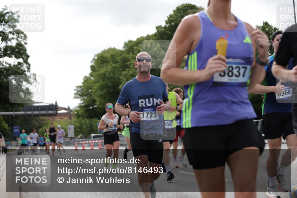 29.06.2025 - hella hamburg halbmarathon Jannik Wohlers http://msf.ph/oto/8146493 29.06.2025 10:10:57 Lombardsbrücke 1723, 3837, 5254, 8171, 8206, 8207, 8368, 9119, 10196, 10372, 11149, 11755, 12286, 13603, 14149, 15252, 15797, 15908, 16383, 17142, 17787, 18382, 19172, 19241 meine-sportfotos.de