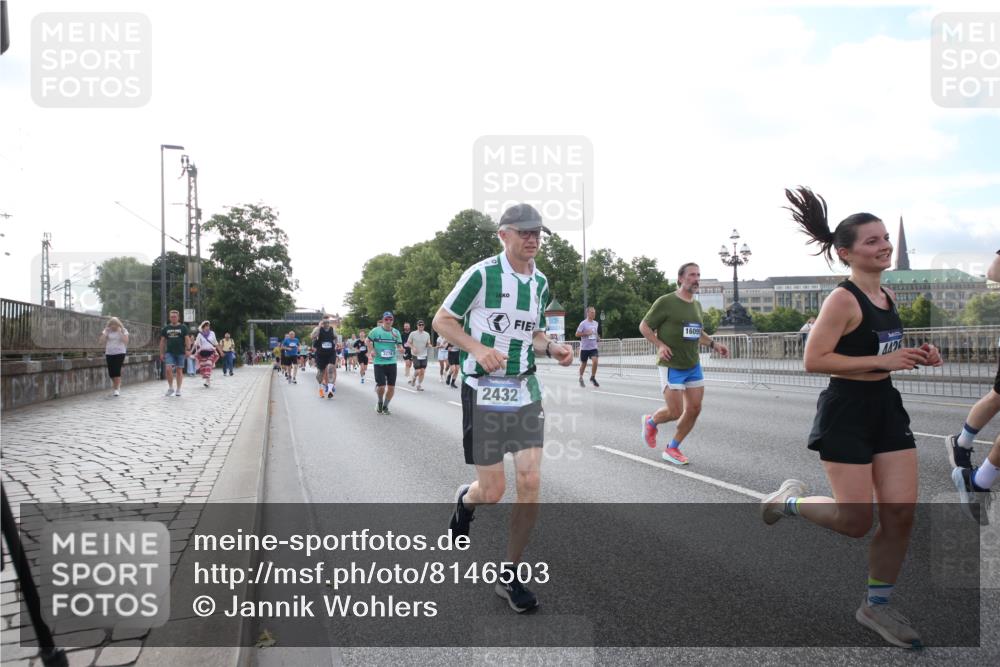 29.06.2025 - hella hamburg halbmarathon Jannik Wohlers http://msf.ph/oto/8146503 29.06.2025 09:59:16 Lombardsbrücke 1334, 1366, 1642, 1955, 2391, 2432, 2630, 3279, 3668, 4426, 4837, 5277, 6414, 6415, 7547, 8330, 8402, 8520, 8846, 9142, 9488, 9907, 9984, 10031, 11039, 11568, 11844, 12778, 12909, 12912, 13503, 13523, 13589, 13808, 13841, 13988, 14605, 14778, 14818, 14823, 14948, 15179, 15263, 15269, 15344, 15349, 15524, 15954, 16095, 16531, 16574, 16609, 16679, 17769, 17848, 17967, 18200, 18202, 18413 meine-sportfotos.de