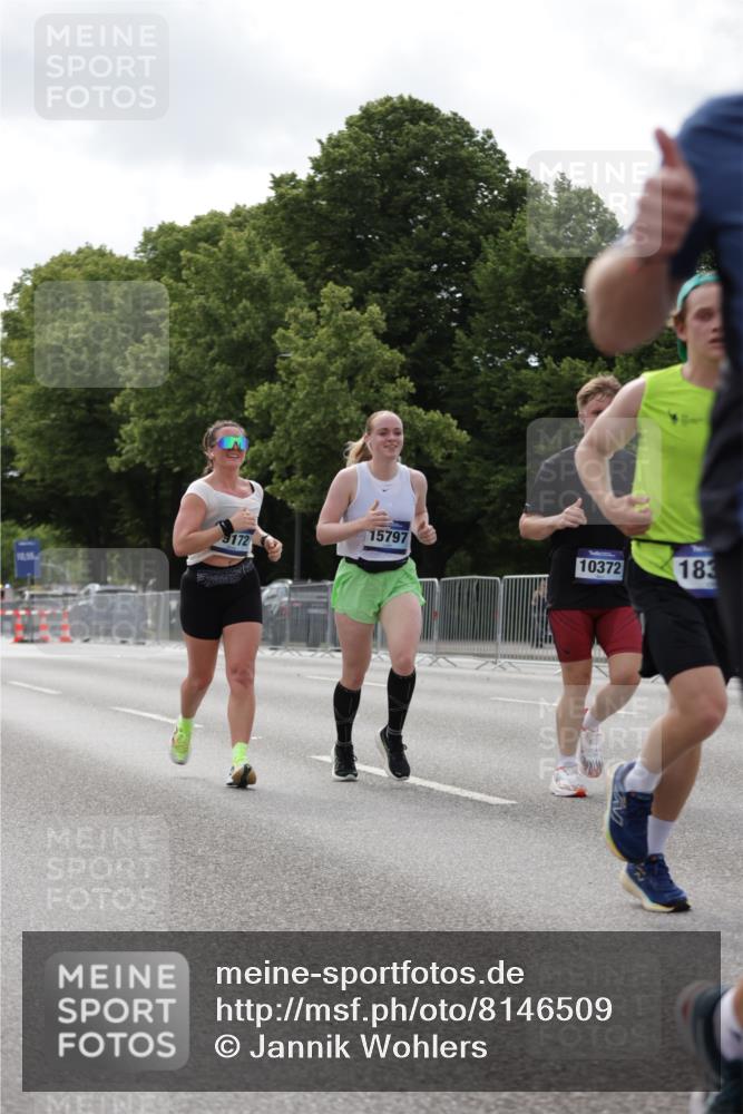 29.06.2025 - hella hamburg halbmarathon Jannik Wohlers http://msf.ph/oto/8146509 29.06.2025 10:10:59 Lombardsbrücke 1723, 3837, 5254, 8171, 8206, 8207, 8368, 9119, 10196, 10372, 11149, 11321, 11755, 12286, 13603, 13939, 14008, 14149, 15252, 15797, 15908, 16383, 17142, 17787, 18382, 19172, 19241 meine-sportfotos.de
