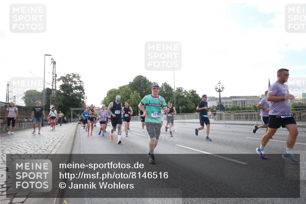 29.06.2025 - hella hamburg halbmarathon Jannik Wohlers http://msf.ph/oto/8146516 29.06.2025 09:59:18 Lombardsbrücke 1334, 1642, 1834, 1955, 2391, 2432, 2630, 3279, 3668, 4426, 4837, 5015, 5134, 5277, 6202, 7547, 8330, 8402, 8520, 8846, 9142, 9488, 9907, 9984, 10031, 11039, 11568, 11844, 12909, 12912, 13503, 13523, 13589, 13808, 13841, 13988, 14605, 14778, 14818, 14823, 14948, 15179, 15263, 15269, 15344, 15349, 15524, 15954, 16095, 16531, 16609, 16679, 17769, 17848, 17967, 18200, 18202, 18413 meine-sportfotos.de
