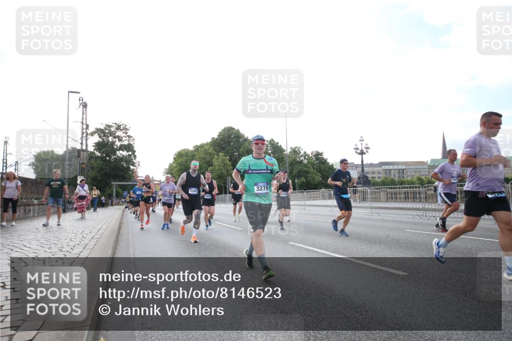 29.06.2025 - hella hamburg halbmarathon Jannik Wohlers http://msf.ph/oto/8146523 29.06.2025 09:59:18 Lombardsbrücke 1334, 1642, 1834, 1955, 2391, 2432, 2630, 3279, 3668, 4426, 4837, 5015, 5134, 5277, 6202, 7547, 8330, 8402, 8520, 8846, 9142, 9488, 9907, 9984, 10031, 11039, 11568, 11844, 12909, 12912, 13503, 13523, 13589, 13808, 13841, 13988, 14605, 14778, 14818, 14823, 14948, 15179, 15263, 15269, 15344, 15349, 15524, 15954, 16095, 16531, 16609, 16679, 17769, 17848, 17967, 18200, 18202, 18413 meine-sportfotos.de