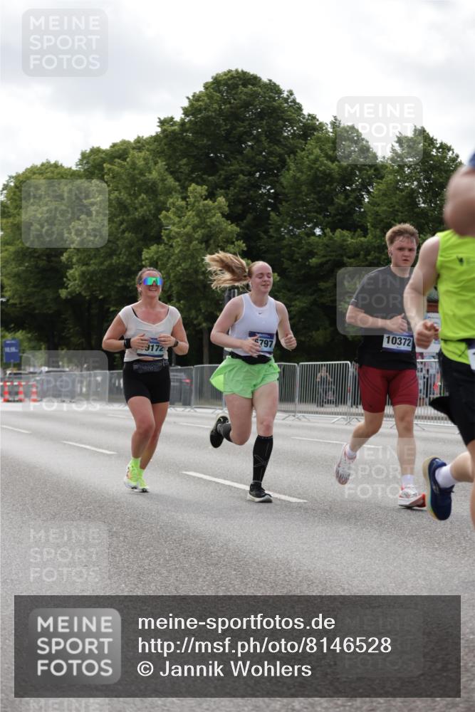 29.06.2025 - hella hamburg halbmarathon Jannik Wohlers http://msf.ph/oto/8146528 29.06.2025 10:10:59 Lombardsbrücke 1723, 3837, 5254, 8171, 8206, 8207, 8368, 9119, 10196, 10372, 11149, 11321, 11755, 12286, 13603, 13939, 14008, 14149, 15252, 15797, 15908, 16383, 17142, 17787, 18382, 19172, 19241 meine-sportfotos.de