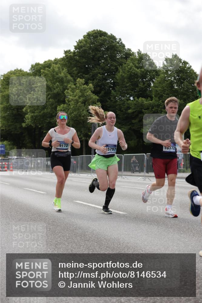 29.06.2025 - hella hamburg halbmarathon Jannik Wohlers http://msf.ph/oto/8146534 29.06.2025 10:10:59 Lombardsbrücke 1723, 3837, 5254, 8171, 8206, 8207, 8368, 9119, 10196, 10372, 11149, 11321, 11755, 12286, 13603, 13939, 14008, 14149, 15252, 15797, 15908, 16383, 17142, 17787, 18382, 19172, 19241 meine-sportfotos.de