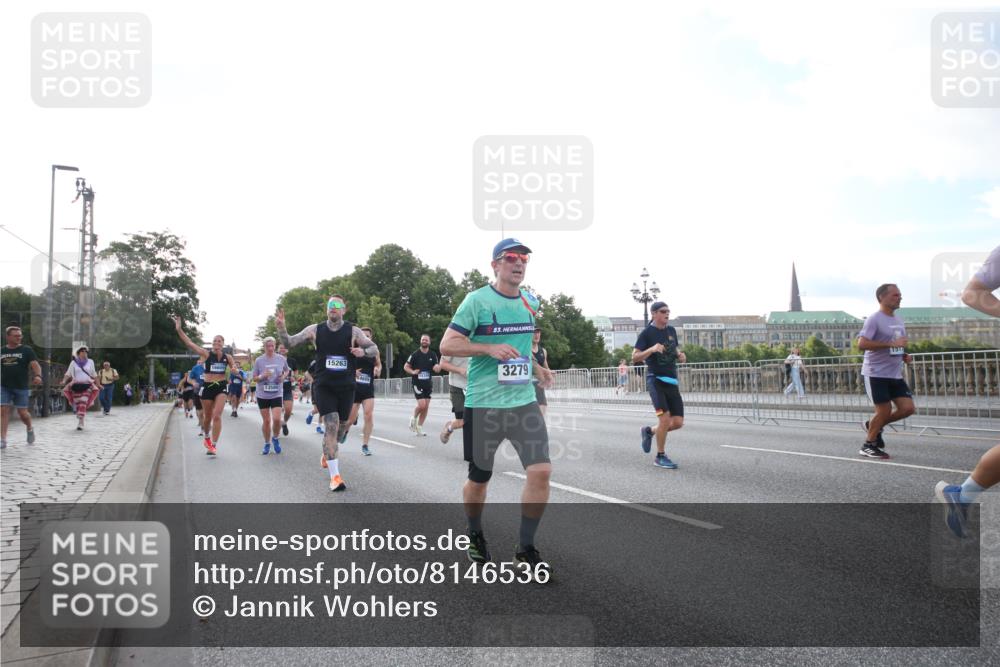 29.06.2025 - hella hamburg halbmarathon Jannik Wohlers http://msf.ph/oto/8146536 29.06.2025 09:59:18 Lombardsbrücke 1334, 1642, 1834, 1955, 2391, 2432, 2630, 3279, 3668, 4426, 4837, 5015, 5134, 5277, 6202, 7547, 8330, 8402, 8520, 8846, 9142, 9488, 9907, 9984, 10031, 11039, 11568, 11844, 12909, 12912, 13503, 13523, 13589, 13808, 13841, 13988, 14605, 14778, 14818, 14823, 14948, 15179, 15263, 15269, 15344, 15349, 15524, 15954, 16095, 16531, 16609, 16679, 17769, 17848, 17967, 18200, 18202, 18413 meine-sportfotos.de