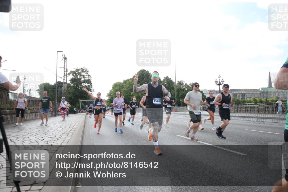 29.06.2025 - hella hamburg halbmarathon Jannik Wohlers http://msf.ph/oto/8146542 29.06.2025 09:59:19 Lombardsbrücke 1334, 1834, 1955, 2391, 2432, 3279, 3668, 3836, 4426, 4837, 5015, 5134, 5277, 6202, 7547, 8330, 8402, 8520, 8846, 9142, 9488, 9907, 9984, 10031, 11039, 11568, 11844, 12479, 12909, 13503, 13523, 13589, 13808, 13841, 13988, 14605, 14778, 14818, 14823, 14948, 15179, 15263, 15269, 15344, 15349, 15524, 15954, 16095, 16531, 16609, 17769, 17848, 17967, 18200, 18202, 18413 meine-sportfotos.de