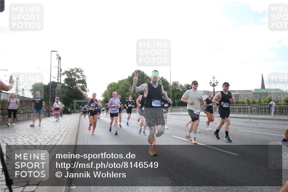 29.06.2025 - hella hamburg halbmarathon Jannik Wohlers http://msf.ph/oto/8146549 29.06.2025 09:59:19 Lombardsbrücke 1334, 1834, 1955, 2391, 2432, 3279, 3668, 3836, 4426, 4837, 5015, 5134, 5277, 6202, 7547, 8330, 8402, 8520, 8846, 9142, 9488, 9907, 9984, 10031, 11039, 11568, 11844, 12479, 12909, 13503, 13523, 13589, 13808, 13841, 13988, 14605, 14778, 14818, 14823, 14948, 15179, 15263, 15269, 15344, 15349, 15524, 15954, 16095, 16531, 16609, 17769, 17848, 17967, 18200, 18202, 18413 meine-sportfotos.de