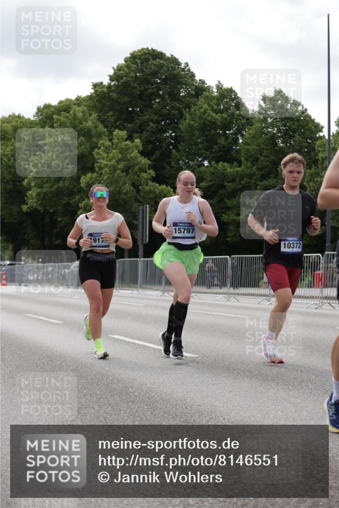 29.06.2025 - hella hamburg halbmarathon Jannik Wohlers http://msf.ph/oto/8146551 29.06.2025 10:10:59 Lombardsbrücke 1723, 3837, 5254, 8171, 8206, 8207, 8368, 9119, 10196, 10372, 11149, 11321, 11755, 12286, 13603, 13939, 14008, 14149, 15252, 15797, 15908, 16383, 17142, 17787, 18382, 19172, 19241 meine-sportfotos.de