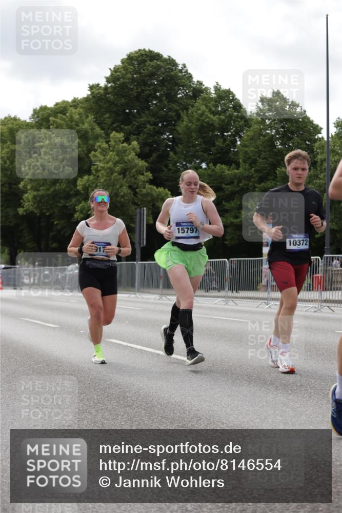 29.06.2025 - hella hamburg halbmarathon Jannik Wohlers http://msf.ph/oto/8146554 29.06.2025 10:10:59 Lombardsbrücke 1723, 3837, 5254, 8171, 8206, 8207, 8368, 9119, 10196, 10372, 11149, 11321, 11755, 12286, 13603, 13939, 14008, 14149, 15252, 15797, 15908, 16383, 17142, 17787, 18382, 19172, 19241 meine-sportfotos.de