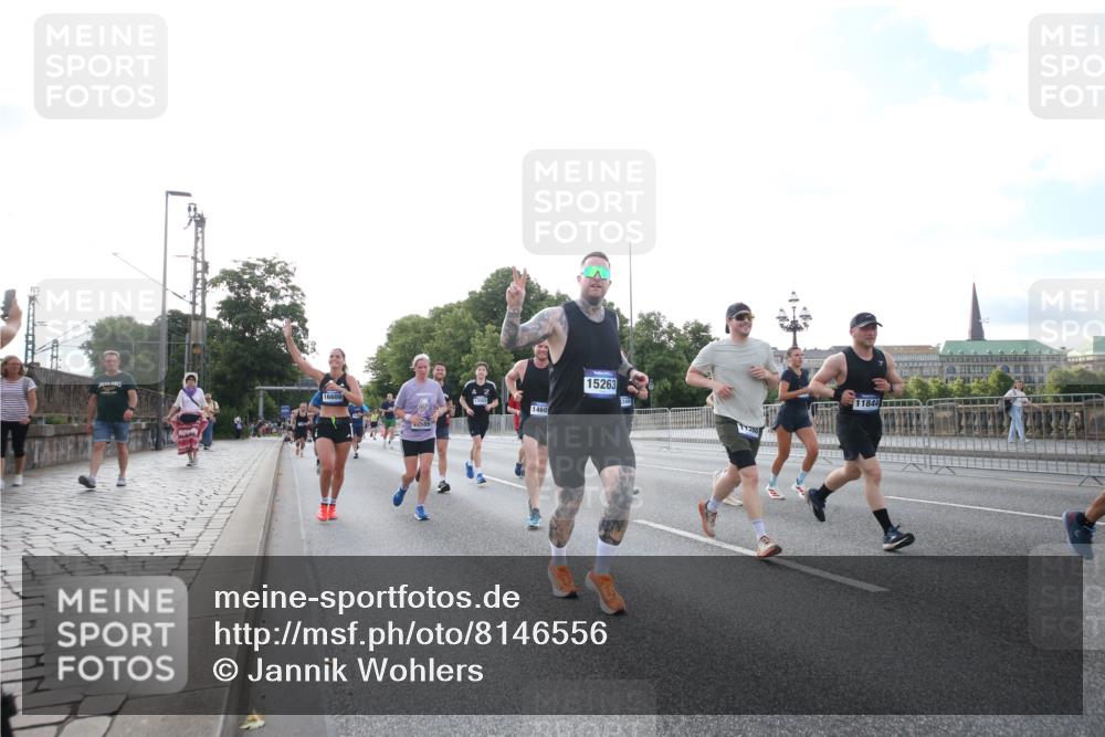 29.06.2025 - hella hamburg halbmarathon Jannik Wohlers http://msf.ph/oto/8146556 29.06.2025 09:59:19 Lombardsbrücke 1334, 1834, 1955, 2391, 2432, 3279, 3668, 3836, 4426, 4837, 5015, 5134, 5277, 6202, 7547, 8330, 8402, 8520, 8846, 9142, 9488, 9907, 9984, 10031, 11039, 11568, 11844, 12479, 12909, 13503, 13523, 13589, 13808, 13841, 13988, 14605, 14778, 14818, 14823, 14948, 15179, 15263, 15269, 15344, 15349, 15524, 15954, 16095, 16531, 16609, 17769, 17848, 17967, 18200, 18202, 18413 meine-sportfotos.de