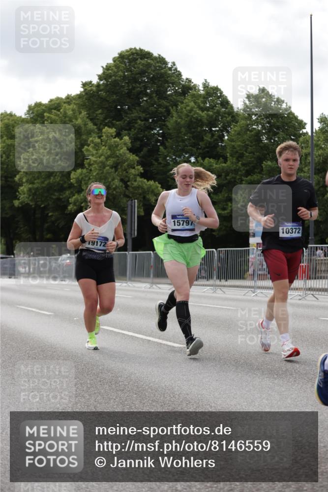 29.06.2025 - hella hamburg halbmarathon Jannik Wohlers http://msf.ph/oto/8146559 29.06.2025 10:10:59 Lombardsbrücke 1723, 3837, 5254, 8171, 8206, 8207, 8368, 9119, 10196, 10372, 11149, 11321, 11755, 12286, 13603, 13939, 14008, 14149, 15252, 15797, 15908, 16383, 17142, 17787, 18382, 19172, 19241 meine-sportfotos.de