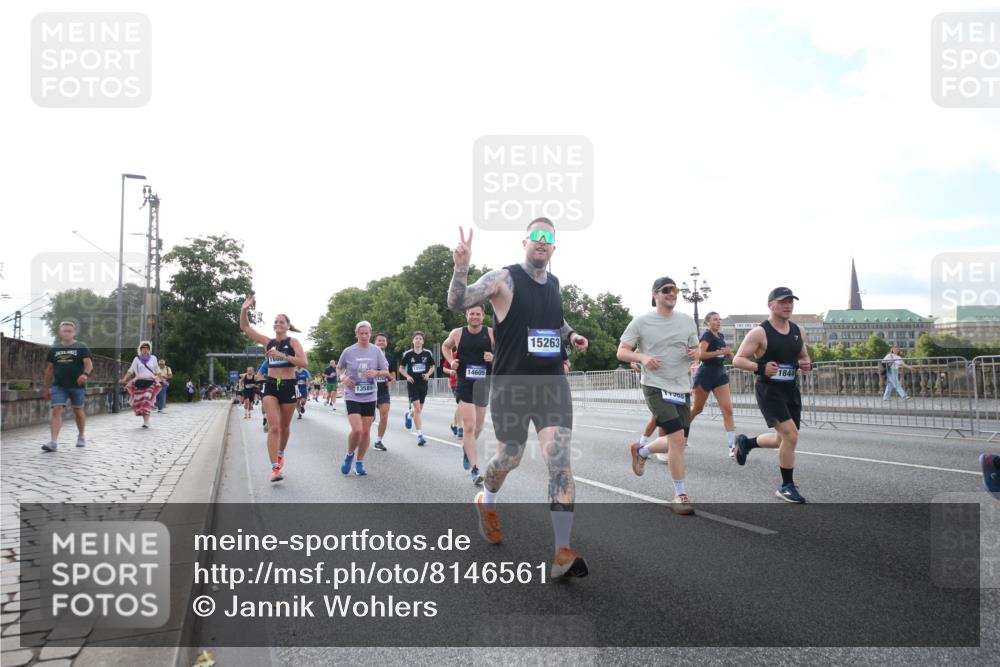 29.06.2025 - hella hamburg halbmarathon Jannik Wohlers http://msf.ph/oto/8146561 29.06.2025 09:59:19 Lombardsbrücke 1334, 1834, 1955, 2391, 2432, 3279, 3668, 3836, 4426, 4837, 5015, 5134, 5277, 6202, 7547, 8330, 8402, 8520, 8846, 9142, 9488, 9907, 9984, 10031, 11039, 11568, 11844, 12479, 12909, 13503, 13523, 13589, 13808, 13841, 13988, 14605, 14778, 14818, 14823, 14948, 15179, 15263, 15269, 15344, 15349, 15524, 15954, 16095, 16531, 16609, 17769, 17848, 17967, 18200, 18202, 18413 meine-sportfotos.de
