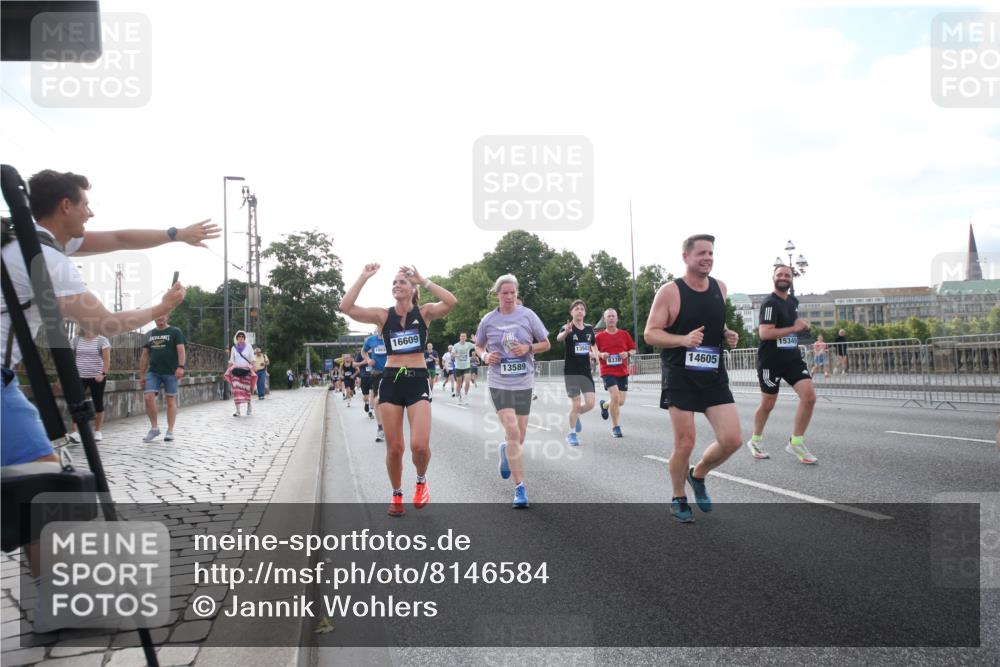 29.06.2025 - hella hamburg halbmarathon Jannik Wohlers http://msf.ph/oto/8146584 29.06.2025 09:59:20 Lombardsbrücke 1334, 1834, 1955, 2391, 2432, 3279, 3668, 3836, 4426, 4837, 5015, 5134, 5277, 6202, 6602, 7547, 8330, 8402, 8520, 8846, 9142, 9488, 9907, 9984, 10031, 11039, 11568, 11844, 12479, 12909, 13503, 13523, 13589, 13808, 13988, 14605, 14778, 14818, 14823, 14948, 15179, 15263, 15344, 15349, 15524, 15954, 16095, 16531, 16609, 17769, 17848, 17967, 18200, 18202, 18413 meine-sportfotos.de