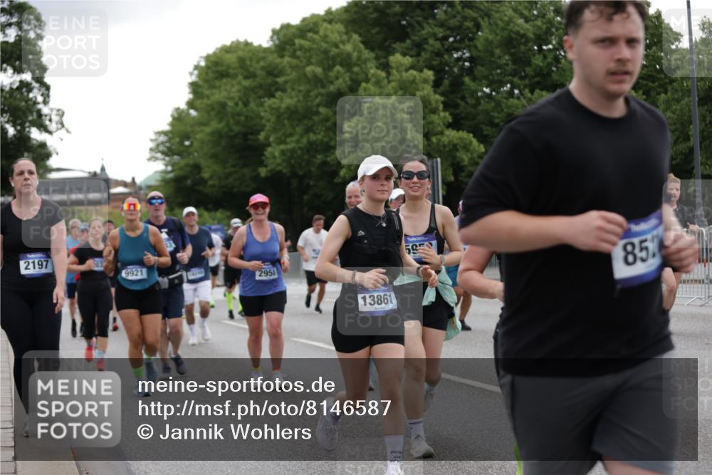 29.06.2025 - hella hamburg halbmarathon Jannik Wohlers http://msf.ph/oto/8146587 29.06.2025 10:47:49 Lombardsbrücke 1157, 1174, 1175, 1645, 1701, 2037, 2163, 2418, 2650, 2756, 2958, 3320, 3468, 3504, 3679, 3933, 4327, 4588, 5585, 5781, 5952, 6143, 7393, 7394, 7532, 8521, 8948, 9775, 9921, 10145, 10777, 10794, 11548, 11742, 11781, 12104, 12192, 12439, 12932, 13377, 13529, 13675, 13861, 14050, 15357, 15743, 16141, 16368, 16722, 16965, 17325, 17339, 17957, 18001, 18248, 18262, 18352, 18480, 19101 meine-sportfotos.de