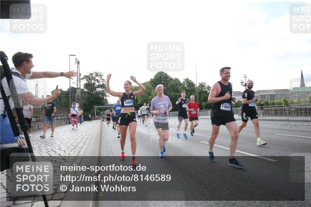 29.06.2025 - hella hamburg halbmarathon Jannik Wohlers http://msf.ph/oto/8146589 29.06.2025 09:59:20 Lombardsbrücke 1334, 1834, 1955, 2391, 2432, 3279, 3668, 3836, 4426, 4837, 5015, 5134, 5277, 6202, 6602, 7547, 8330, 8402, 8520, 8846, 9142, 9488, 9907, 9984, 10031, 11039, 11568, 11844, 12479, 12909, 13503, 13523, 13589, 13808, 13988, 14605, 14778, 14818, 14823, 14948, 15179, 15263, 15344, 15349, 15524, 15954, 16095, 16531, 16609, 17769, 17848, 17967, 18200, 18202, 18413 meine-sportfotos.de