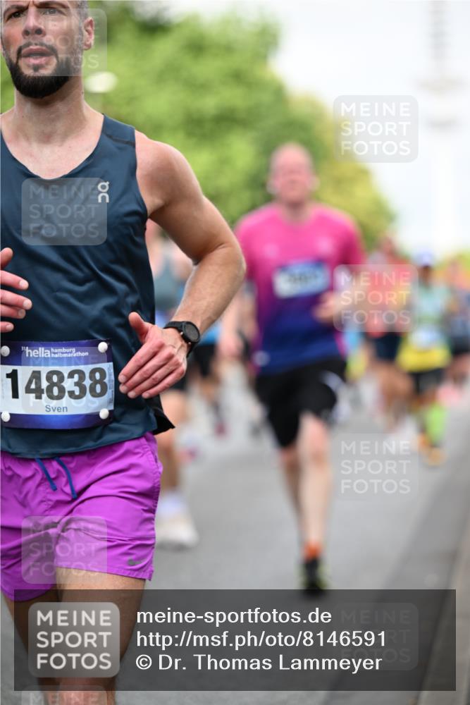 29.06.2025 - hella hamburg halbmarathon Dr. Thomas Lammeyer http://msf.ph/oto/8146591 29.06.2025 10:05:39 Kennedybrücke 1464, 1526, 1653, 1722, 1724, 2091, 2167, 2490, 2591, 2806, 2957, 3039, 3425, 3663, 3976, 4322, 4370, 5547, 5602, 5603, 5675, 6087, 6281, 0000, 6302, 6921, 7189, 7223, 7287, 7658, 7846, 8030, 8191, 8392, 8578, 8632, 8822, 8926, 9230, 10074, 10281, 10301, 10576, 10915, 11043 meine-sportfotos.de