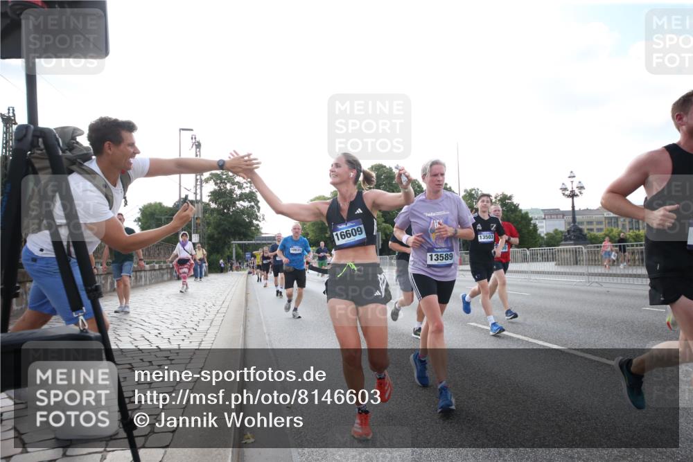 29.06.2025 - hella hamburg halbmarathon Jannik Wohlers http://msf.ph/oto/8146603 29.06.2025 09:59:21 Lombardsbrücke 1334, 1834, 1955, 2391, 2432, 3279, 3668, 3836, 4426, 4837, 5015, 5134, 5277, 6202, 6602, 7547, 8330, 8402, 8520, 8846, 9142, 9488, 9907, 9984, 10031, 11039, 11568, 11753, 11844, 12479, 12909, 13503, 13523, 13589, 13808, 13988, 14605, 14778, 14818, 14823, 14948, 15110, 15179, 15263, 15344, 15349, 15524, 15954, 16095, 16531, 16609, 17769, 17848, 17967, 18413 meine-sportfotos.de