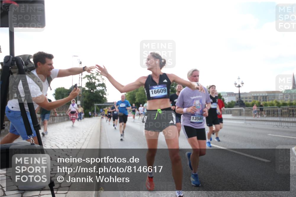 29.06.2025 - hella hamburg halbmarathon Jannik Wohlers http://msf.ph/oto/8146617 29.06.2025 09:59:21 Lombardsbrücke 1334, 1834, 1955, 2391, 2432, 3279, 3668, 3836, 4426, 4837, 5015, 5134, 5277, 6202, 6602, 7547, 8330, 8402, 8520, 8846, 9142, 9488, 9907, 9984, 10031, 11039, 11568, 11753, 11844, 12479, 12909, 13503, 13523, 13589, 13808, 13988, 14605, 14778, 14818, 14823, 14948, 15110, 15179, 15263, 15344, 15349, 15524, 15954, 16095, 16531, 16609, 17769, 17848, 17967, 18413 meine-sportfotos.de
