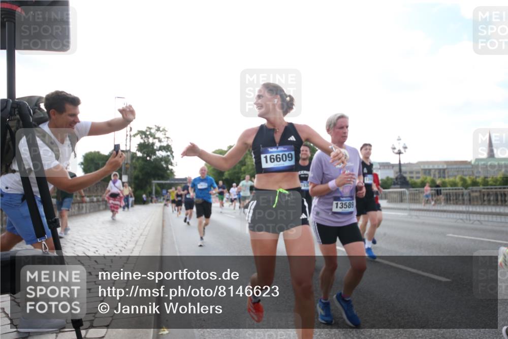 29.06.2025 - hella hamburg halbmarathon Jannik Wohlers http://msf.ph/oto/8146623 29.06.2025 09:59:21 Lombardsbrücke 1334, 1834, 1955, 2391, 2432, 3279, 3668, 3836, 4426, 4837, 5015, 5134, 5277, 6202, 6602, 7547, 8330, 8402, 8520, 8846, 9142, 9488, 9907, 9984, 10031, 11039, 11568, 11753, 11844, 12479, 12909, 13503, 13523, 13589, 13808, 13988, 14605, 14778, 14818, 14823, 14948, 15110, 15179, 15263, 15344, 15349, 15524, 15954, 16095, 16531, 16609, 17769, 17848, 17967, 18413 meine-sportfotos.de