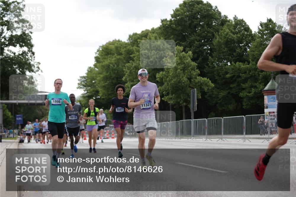 29.06.2025 - hella hamburg halbmarathon Jannik Wohlers http://msf.ph/oto/8146626 29.06.2025 10:11:06 Lombardsbrücke 1531, 1866, 3837, 8115, 8368, 8807, 8810, 9119, 10372, 11321, 11755, 12286, 13203, 13603, 13939, 14008, 14149, 15797, 17787, 18278, 18382, 19172 meine-sportfotos.de