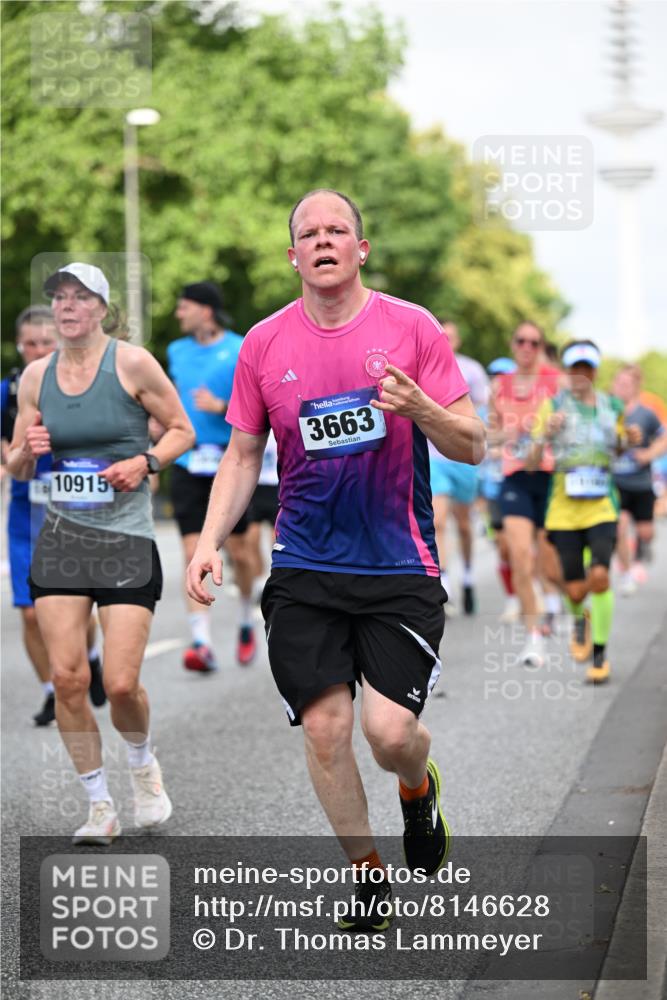 29.06.2025 - hella hamburg halbmarathon Dr. Thomas Lammeyer http://msf.ph/oto/8146628 29.06.2025 10:05:40 Kennedybrücke 1464, 1526, 1653, 1722, 1724, 2091, 2167, 2490, 2591, 2806, 2957, 3039, 3425, 3663, 3976, 4322, 4370, 5547, 5602, 5603, 5675, 6087, 6281, 0000, 6302, 6921, 7189, 7223, 7287, 7658, 7846, 8030, 8191, 8392, 8578, 8632, 8822, 8926, 9230, 10074, 10281, 10301, 10576, 10915, 11043 meine-sportfotos.de