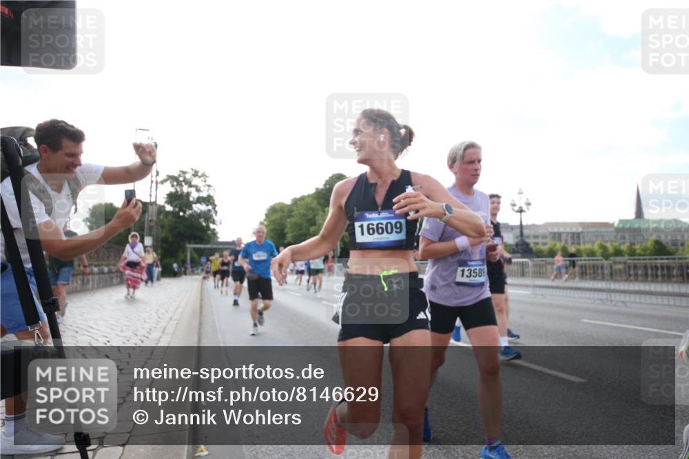 29.06.2025 - hella hamburg halbmarathon Jannik Wohlers http://msf.ph/oto/8146629 29.06.2025 09:59:21 Lombardsbrücke 1334, 1834, 1955, 2391, 2432, 3279, 3668, 3836, 4426, 4837, 5015, 5134, 5277, 6202, 6602, 7547, 8330, 8402, 8520, 8846, 9142, 9488, 9907, 9984, 10031, 11039, 11568, 11753, 11844, 12479, 12909, 13503, 13523, 13589, 13808, 13988, 14605, 14778, 14818, 14823, 14948, 15110, 15179, 15263, 15344, 15349, 15524, 15954, 16095, 16531, 16609, 17769, 17848, 17967, 18413 meine-sportfotos.de