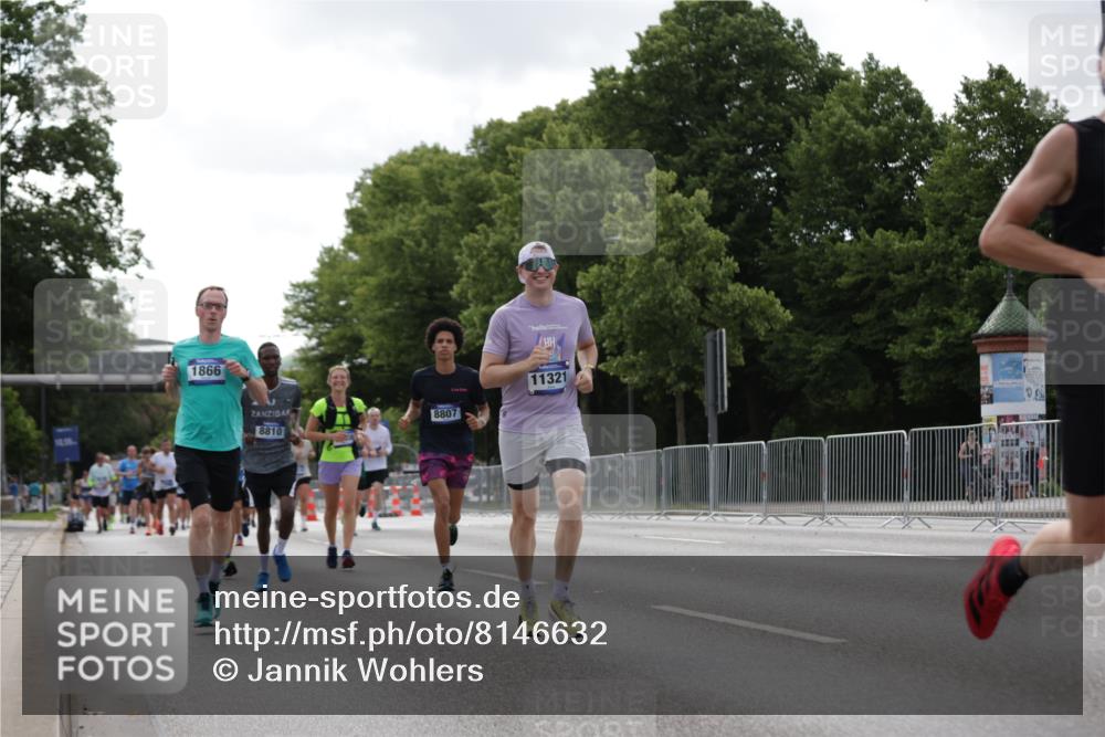 29.06.2025 - hella hamburg halbmarathon Jannik Wohlers http://msf.ph/oto/8146632 29.06.2025 10:11:06 Lombardsbrücke 1531, 1866, 3837, 8115, 8368, 8807, 8810, 9119, 10372, 11321, 11755, 12286, 13203, 13603, 13939, 14008, 14149, 15797, 17787, 18278, 18382, 19172 meine-sportfotos.de