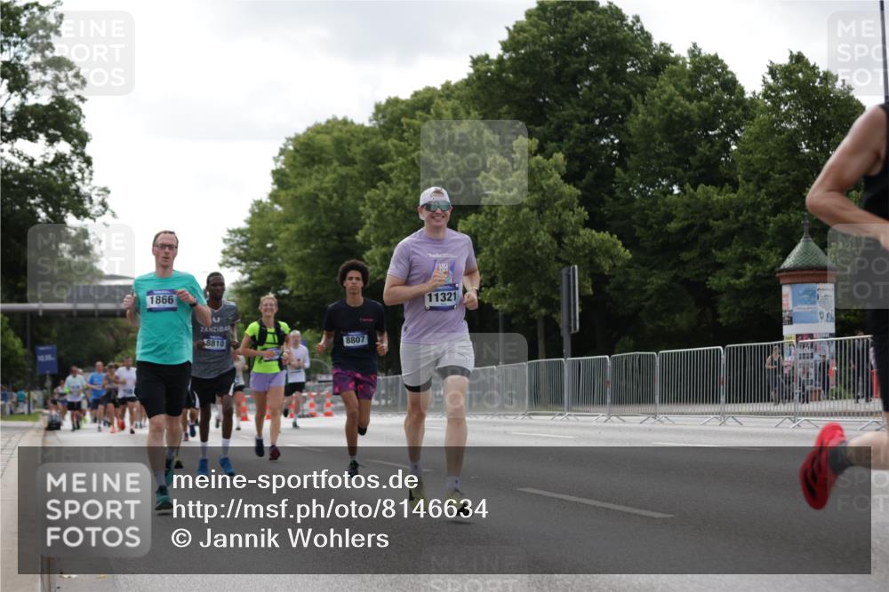 29.06.2025 - hella hamburg halbmarathon Jannik Wohlers http://msf.ph/oto/8146634 29.06.2025 10:11:06 Lombardsbrücke 1531, 1866, 3837, 8115, 8368, 8807, 8810, 9119, 10372, 11321, 11755, 12286, 13203, 13603, 13939, 14008, 14149, 15797, 17787, 18278, 18382, 19172 meine-sportfotos.de