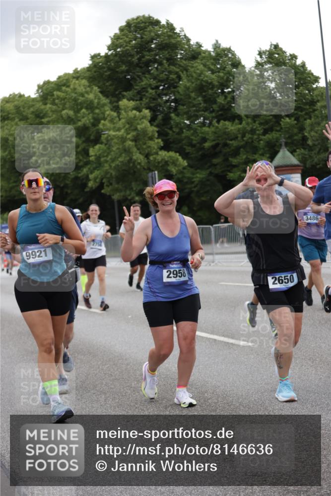 29.06.2025 - hella hamburg halbmarathon Jannik Wohlers http://msf.ph/oto/8146636 29.06.2025 10:47:51 Lombardsbrücke 1157, 1174, 1175, 1645, 1701, 2037, 2195, 2418, 2475, 2650, 2756, 2909, 2958, 3320, 3468, 3504, 3679, 3933, 4327, 4588, 5585, 5781, 5952, 6143, 7393, 7394, 7532, 8521, 8948, 9775, 9921, 10145, 11548, 11742, 11781, 12022, 12104, 12152, 12192, 12439, 12932, 13377, 13529, 13559, 13675, 13861, 14050, 15743, 16141, 16368, 16722, 16965, 17325, 17339, 17957, 18001, 18248, 18262, 18352, 18480, 19101 meine-sportfotos.de