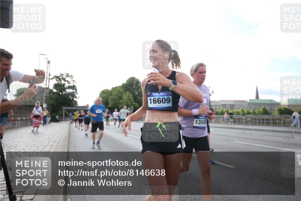 29.06.2025 - hella hamburg halbmarathon Jannik Wohlers http://msf.ph/oto/8146638 29.06.2025 09:59:21 Lombardsbrücke 1334, 1834, 1955, 2391, 2432, 3279, 3668, 3836, 4426, 4837, 5015, 5134, 5277, 6202, 6602, 7547, 8330, 8402, 8520, 8846, 9142, 9488, 9907, 9984, 10031, 11039, 11568, 11753, 11844, 12479, 12909, 13503, 13523, 13589, 13808, 13988, 14605, 14778, 14818, 14823, 14948, 15110, 15179, 15263, 15344, 15349, 15524, 15954, 16095, 16531, 16609, 17769, 17848, 17967, 18413 meine-sportfotos.de