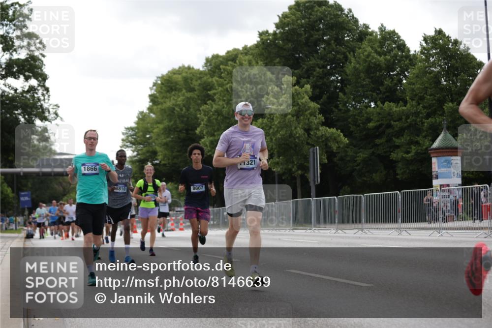 29.06.2025 - hella hamburg halbmarathon Jannik Wohlers http://msf.ph/oto/8146639 29.06.2025 10:11:06 Lombardsbrücke 1531, 1866, 3837, 8115, 8368, 8807, 8810, 9119, 10372, 11321, 11755, 12286, 13203, 13603, 13939, 14008, 14149, 15797, 17787, 18278, 18382, 19172 meine-sportfotos.de