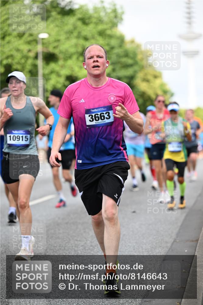 29.06.2025 - hella hamburg halbmarathon Dr. Thomas Lammeyer http://msf.ph/oto/8146643 29.06.2025 10:05:40 Kennedybrücke 1464, 1526, 1653, 1722, 1724, 2091, 2167, 2490, 2591, 2806, 2957, 3039, 3425, 3663, 3976, 4322, 4370, 5547, 5602, 5603, 5675, 6087, 6281, 0000, 6302, 6921, 7189, 7223, 7287, 7658, 7846, 8030, 8191, 8392, 8578, 8632, 8822, 8926, 9230, 10074, 10281, 10301, 10576, 10915, 11043 meine-sportfotos.de