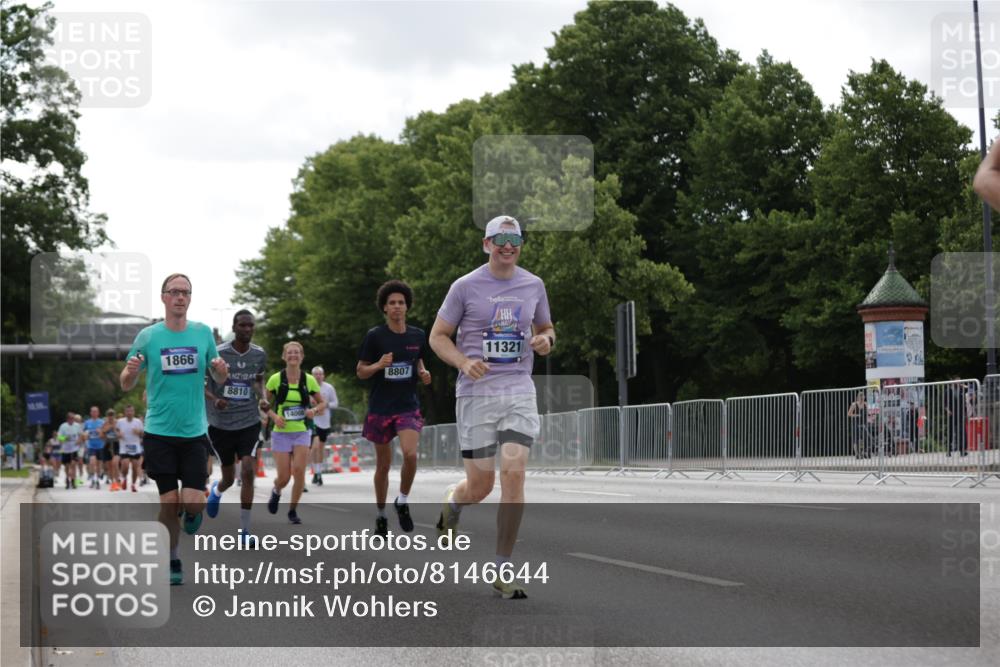29.06.2025 - hella hamburg halbmarathon Jannik Wohlers http://msf.ph/oto/8146644 29.06.2025 10:11:07 Lombardsbrücke 1531, 1866, 8115, 8368, 8807, 8810, 10372, 11321, 11755, 12286, 13203, 13939, 14008, 15797, 17080, 17787, 17866, 18278, 18382, 19172 meine-sportfotos.de
