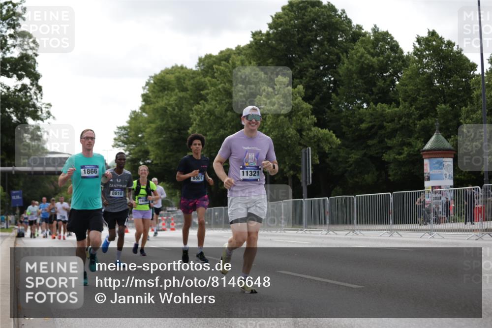 29.06.2025 - hella hamburg halbmarathon Jannik Wohlers http://msf.ph/oto/8146648 29.06.2025 10:11:07 Lombardsbrücke 1531, 1866, 8115, 8368, 8807, 8810, 10372, 11321, 11755, 12286, 13203, 13939, 14008, 15797, 17080, 17787, 17866, 18278, 18382, 19172 meine-sportfotos.de