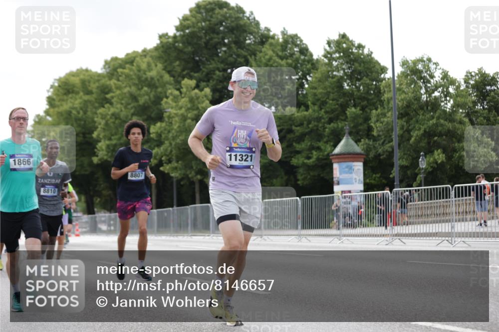 29.06.2025 - hella hamburg halbmarathon Jannik Wohlers http://msf.ph/oto/8146657 29.06.2025 10:11:07 Lombardsbrücke 1531, 1866, 8115, 8368, 8807, 8810, 10372, 11321, 11755, 12286, 13203, 13939, 14008, 15797, 17080, 17787, 17866, 18278, 18382, 19172 meine-sportfotos.de