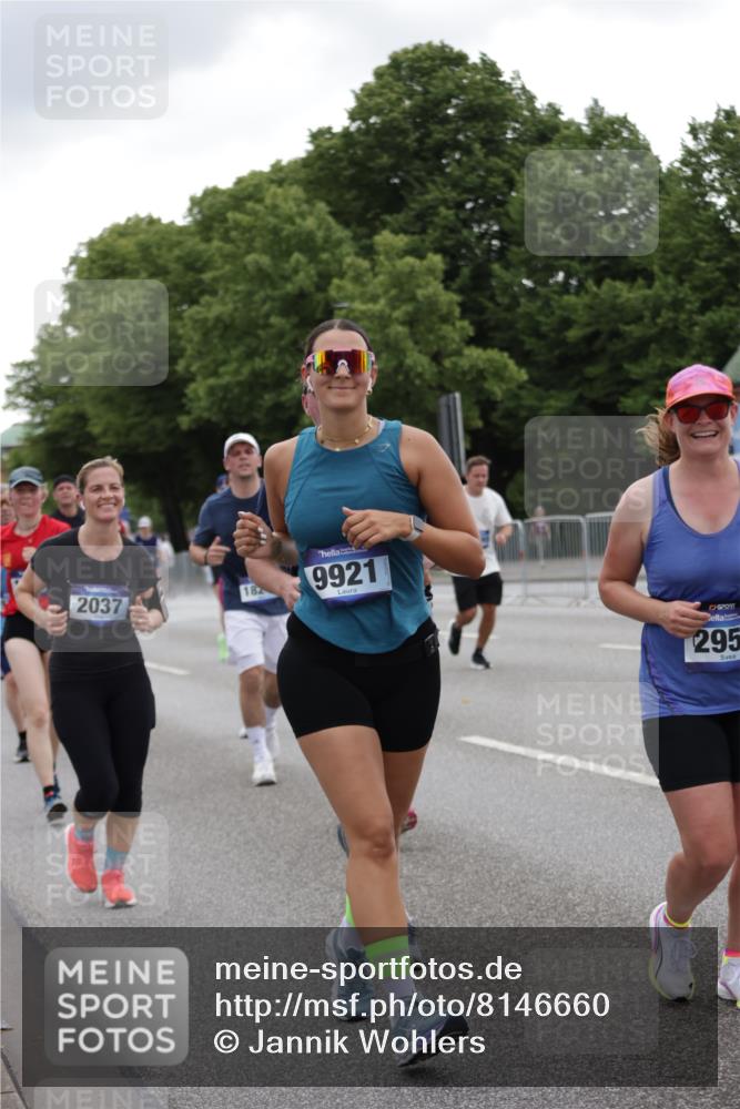 29.06.2025 - hella hamburg halbmarathon Jannik Wohlers http://msf.ph/oto/8146660 29.06.2025 10:47:52 Lombardsbrücke 1157, 1174, 1175, 1645, 1701, 2037, 2195, 2418, 2475, 2627, 2650, 2756, 2909, 2958, 3320, 3468, 3504, 3679, 3933, 4327, 4588, 5585, 5781, 5952, 6143, 7393, 7394, 7532, 8521, 8948, 9775, 9921, 10145, 11548, 11742, 11781, 12022, 12104, 12152, 12192, 12439, 12452, 12932, 13377, 13529, 13559, 13675, 13861, 14050, 15743, 16141, 16368, 16669, 16693, 16722, 16965, 17325, 17339, 17930, 17957, 18001, 18248, 18480 meine-sportfotos.de