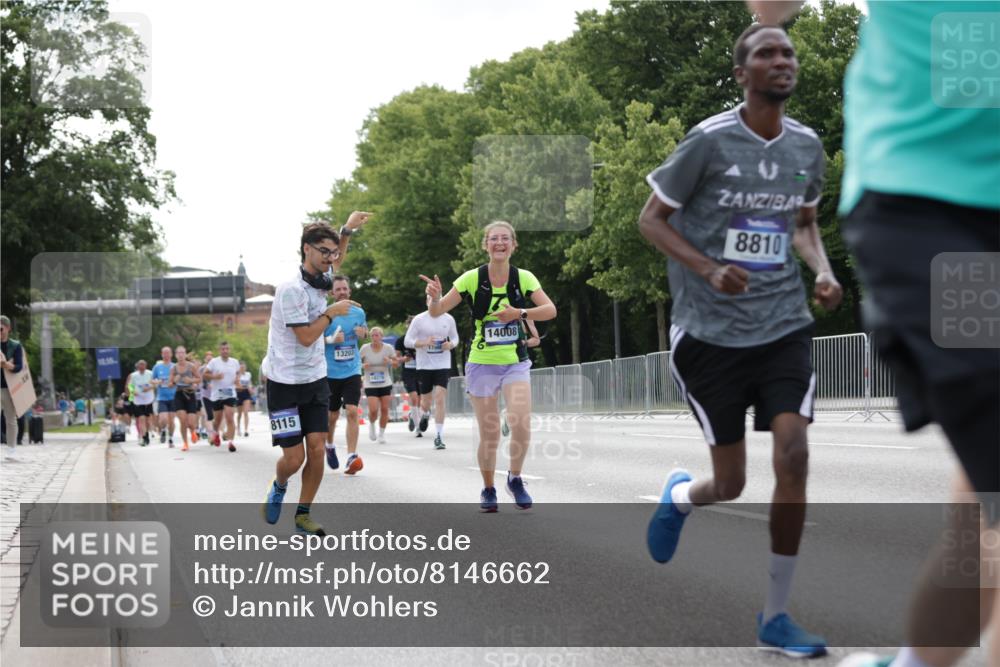 29.06.2025 - hella hamburg halbmarathon Jannik Wohlers http://msf.ph/oto/8146662 29.06.2025 10:11:09 Lombardsbrücke 1531, 1866, 8115, 8807, 8810, 10372, 10428, 11321, 11755, 13203, 13939, 14008, 15797, 15945, 17080, 17866, 18278, 18382, 19172 meine-sportfotos.de