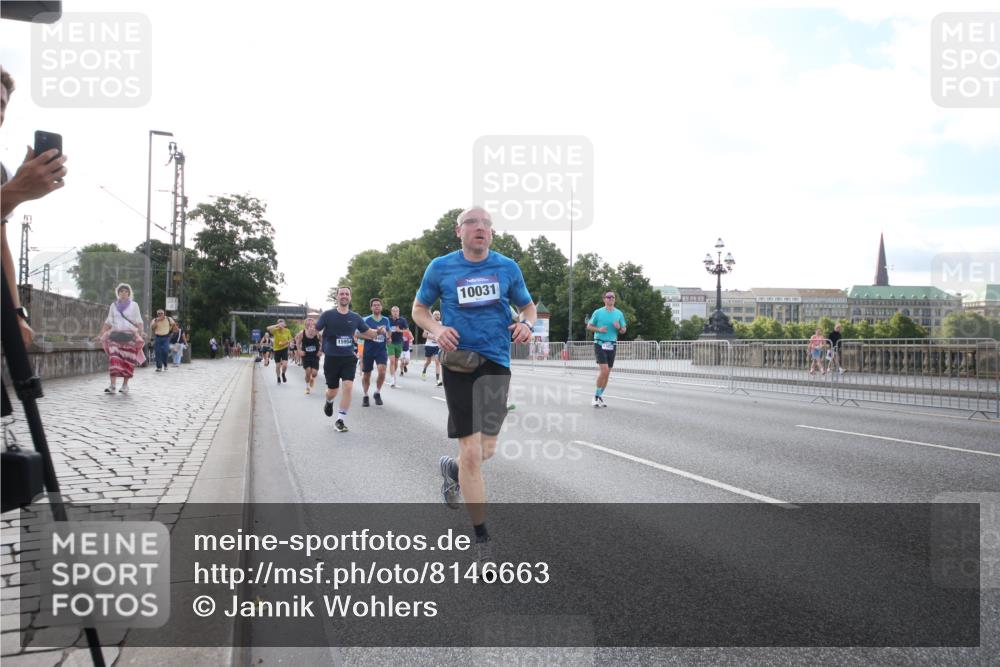 29.06.2025 - hella hamburg halbmarathon Jannik Wohlers http://msf.ph/oto/8146663 29.06.2025 09:59:22 Lombardsbrücke 1334, 1834, 1955, 2364, 2391, 2432, 2676, 3279, 3668, 3836, 4426, 4837, 5015, 5134, 5277, 6174, 6201, 6202, 6602, 7547, 8285, 8330, 8402, 8520, 8846, 9142, 9488, 9907, 9984, 10031, 10093, 11039, 11366, 11568, 11753, 11844, 12479, 13503, 13523, 13589, 13808, 13988, 14605, 14778, 14818, 14948, 15110, 15179, 15263, 15344, 15349, 15524, 15954, 16095, 16531, 16609, 17769, 17848, 17967, 18413 meine-sportfotos.de