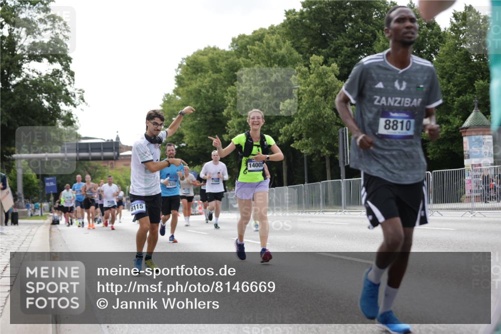 29.06.2025 - hella hamburg halbmarathon Jannik Wohlers http://msf.ph/oto/8146669 29.06.2025 10:11:09 Lombardsbrücke 1531, 1866, 8115, 8807, 8810, 10372, 10428, 11321, 11755, 13203, 13939, 14008, 15797, 15945, 17080, 17866, 18278, 18382, 19172 meine-sportfotos.de