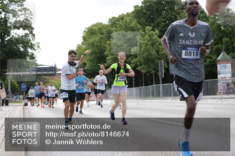 29.06.2025 - hella hamburg halbmarathon Jannik Wohlers http://msf.ph/oto/8146674 29.06.2025 10:11:10 Lombardsbrücke 1531, 1866, 4227, 8115, 8807, 8810, 10372, 10428, 11321, 11755, 13203, 13939, 14008, 15797, 15945, 17080, 17866, 18278, 18382, 19172 meine-sportfotos.de