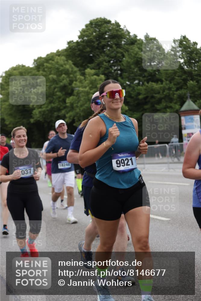 29.06.2025 - hella hamburg halbmarathon Jannik Wohlers http://msf.ph/oto/8146677 29.06.2025 10:47:52 Lombardsbrücke 1157, 1174, 1175, 1645, 1701, 2037, 2195, 2418, 2475, 2627, 2650, 2756, 2909, 2958, 3320, 3468, 3504, 3679, 3933, 4327, 4588, 5585, 5781, 5952, 6143, 7393, 7394, 7532, 8521, 8948, 9775, 9921, 10145, 11548, 11742, 11781, 12022, 12104, 12152, 12192, 12439, 12452, 12932, 13377, 13529, 13559, 13675, 13861, 14050, 15743, 16141, 16368, 16669, 16693, 16722, 16965, 17325, 17339, 17930, 17957, 18001, 18248, 18480 meine-sportfotos.de