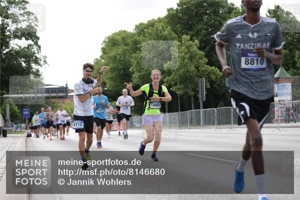 29.06.2025 - hella hamburg halbmarathon Jannik Wohlers http://msf.ph/oto/8146680 29.06.2025 10:11:10 Lombardsbrücke 1531, 1866, 4227, 8115, 8807, 8810, 10372, 10428, 11321, 11755, 13203, 13939, 14008, 15797, 15945, 17080, 17866, 18278, 18382, 19172 meine-sportfotos.de