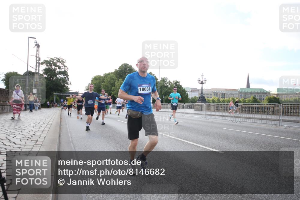 29.06.2025 - hella hamburg halbmarathon Jannik Wohlers http://msf.ph/oto/8146682 29.06.2025 09:59:23 Lombardsbrücke 1334, 1834, 1955, 2348, 2364, 2391, 2432, 2676, 3279, 3668, 3836, 4426, 4837, 5015, 5134, 5277, 6174, 6201, 6202, 6587, 6602, 7547, 8285, 8330, 8402, 9142, 9907, 9984, 10031, 10093, 10337, 11039, 11366, 11568, 11753, 11797, 11799, 11844, 12479, 13503, 13523, 13589, 13808, 13988, 14605, 14778, 14818, 14948, 15110, 15179, 15263, 15344, 15349, 15954, 16095, 16531, 16609, 17160, 17769, 17848, 17967, 18413 meine-sportfotos.de