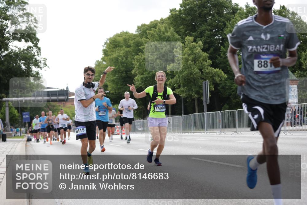 29.06.2025 - hella hamburg halbmarathon Jannik Wohlers http://msf.ph/oto/8146683 29.06.2025 10:11:10 Lombardsbrücke 1531, 1866, 4227, 8115, 8807, 8810, 10372, 10428, 11321, 11755, 13203, 13939, 14008, 15797, 15945, 17080, 17866, 18278, 18382, 19172 meine-sportfotos.de