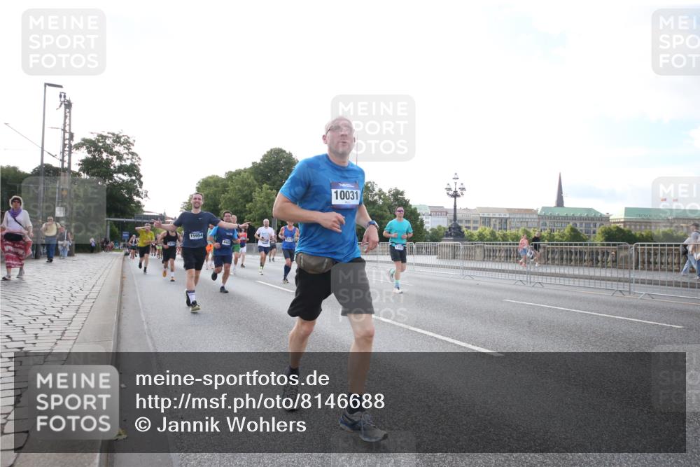 29.06.2025 - hella hamburg halbmarathon Jannik Wohlers http://msf.ph/oto/8146688 29.06.2025 09:59:23 Lombardsbrücke 1334, 1834, 1955, 2348, 2364, 2391, 2432, 2676, 3279, 3668, 3836, 4426, 4837, 5015, 5134, 5277, 6174, 6201, 6202, 6587, 6602, 7547, 8285, 8330, 8402, 9142, 9907, 9984, 10031, 10093, 10337, 11039, 11366, 11568, 11753, 11797, 11799, 11844, 12479, 13503, 13523, 13589, 13808, 13988, 14605, 14778, 14818, 14948, 15110, 15179, 15263, 15344, 15349, 15954, 16095, 16531, 16609, 17160, 17769, 17848, 17967, 18413 meine-sportfotos.de