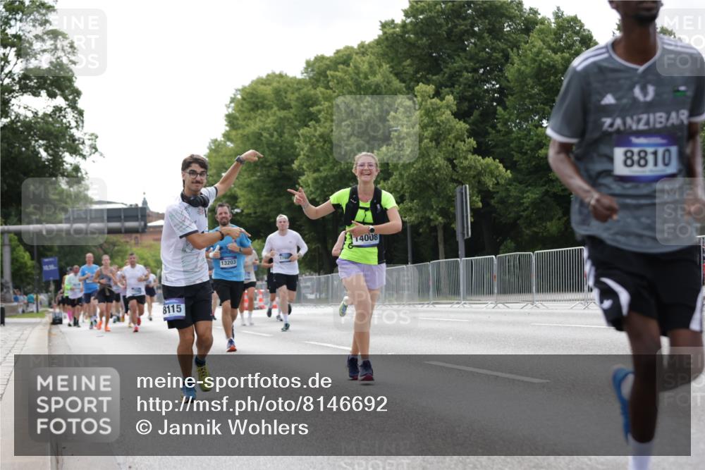 29.06.2025 - hella hamburg halbmarathon Jannik Wohlers http://msf.ph/oto/8146692 29.06.2025 10:11:10 Lombardsbrücke 1531, 1866, 4227, 8115, 8807, 8810, 10372, 10428, 11321, 11755, 13203, 13939, 14008, 15797, 15945, 17080, 17866, 18278, 18382, 19172 meine-sportfotos.de